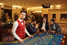 Sistem tier loyalitas dinartoto menampilkan tingkatan Bronze hingga Diamond dengan manfaat eksklusif